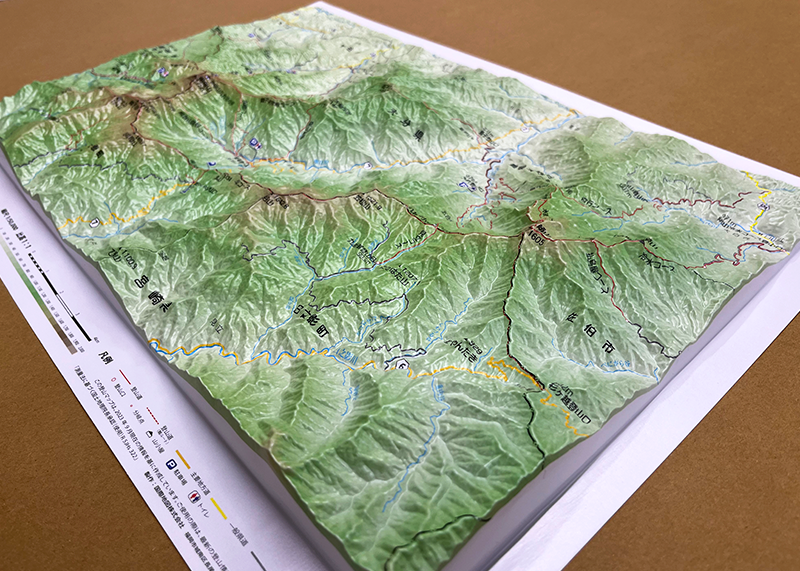 画像を拡大 山岳立体地図「祖母山・傾山 登山マップ」2